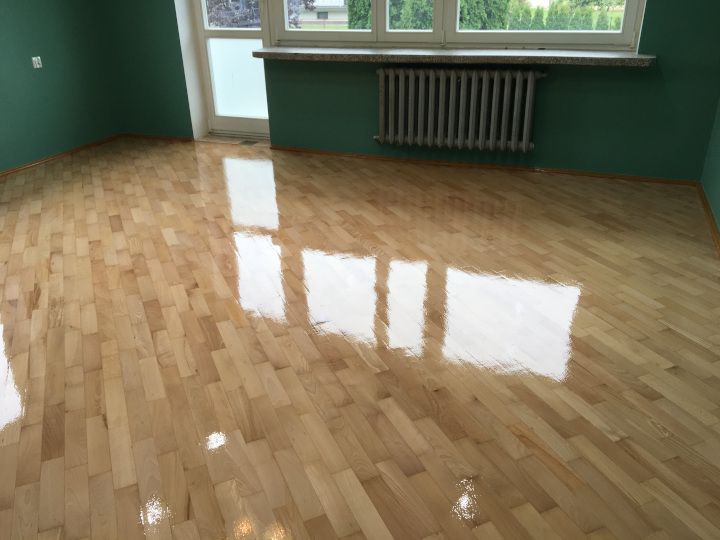 parkiet po cyklinowaniu